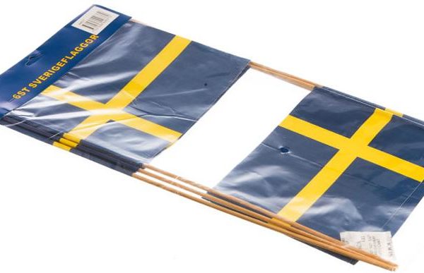 Svensk flagga i papper på träpinne, 6 pack